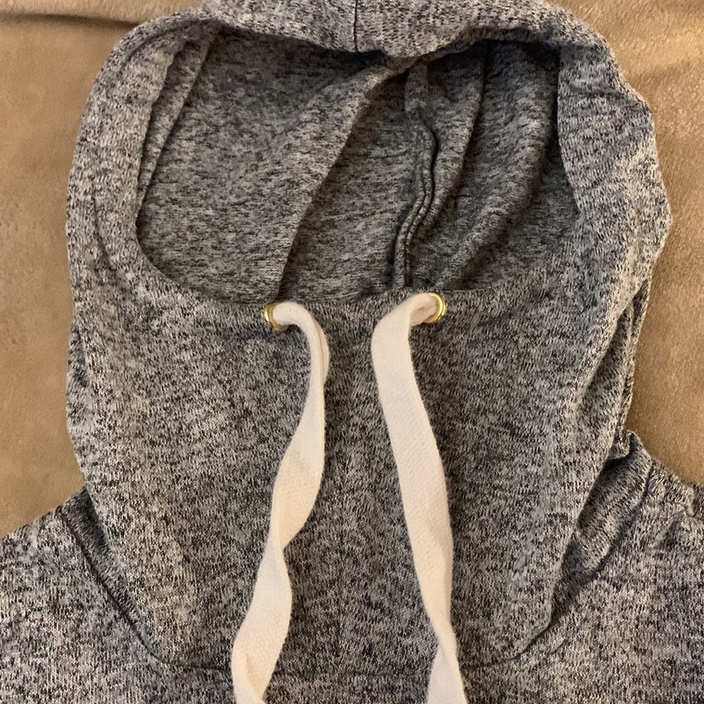 Old Navy 📣host pick📣XS Petite - almost new gray cropped hoodie - Picture 3 of 5
